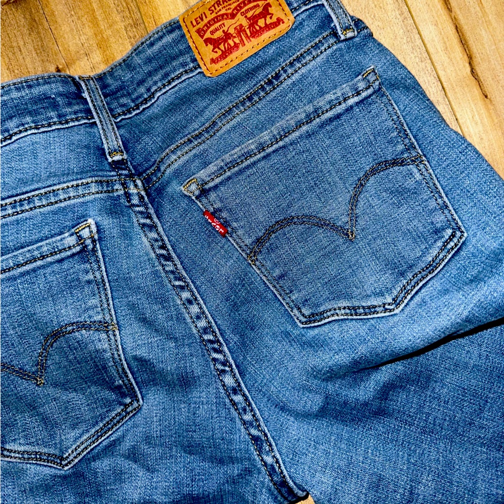 Levi 712 slim stretchy jean
